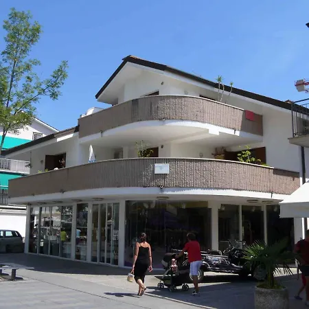 In Lignano 40944 Apartamento *